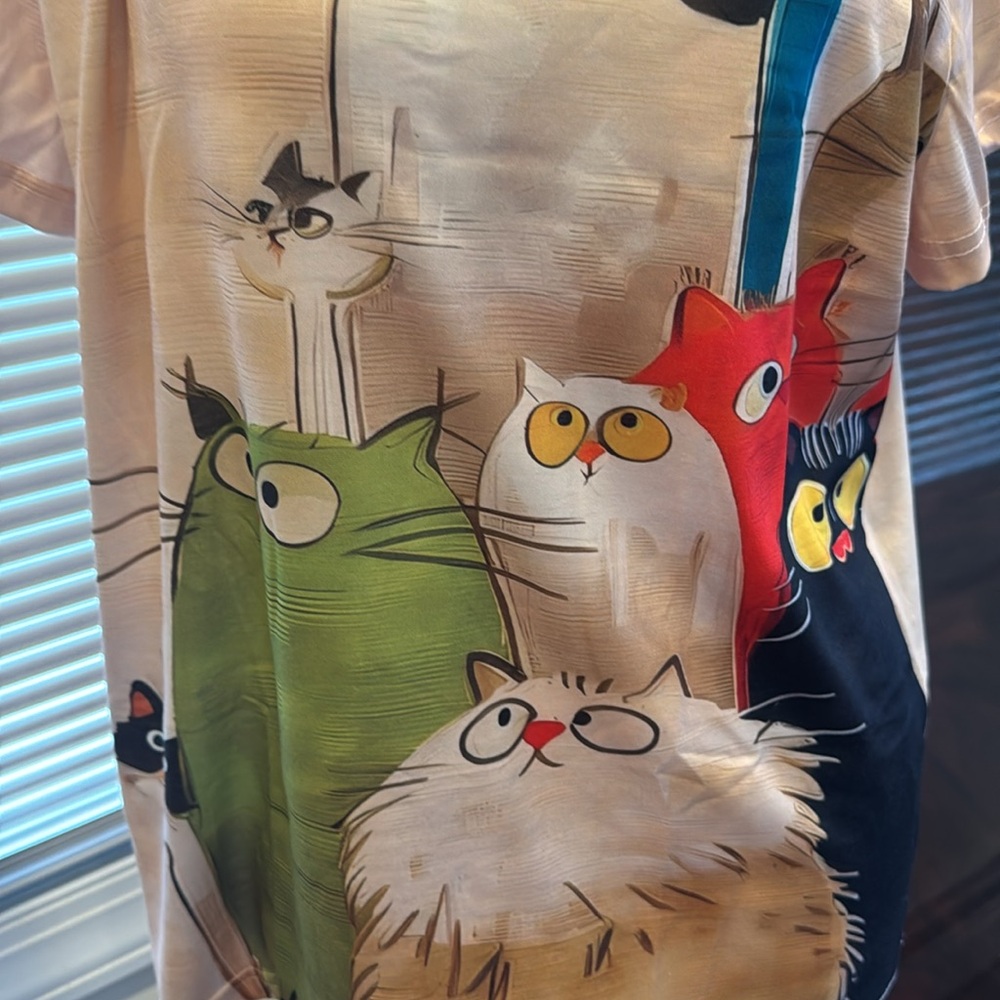 🌻$11 DEAL!🌻 Colorful Cat Print T-Shirt for Cat Lovers - Picture 2 of 3